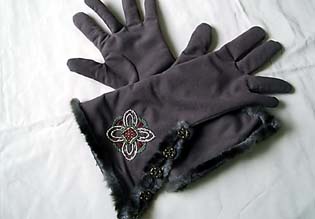 Handschuhe Stil 12. Jh. 