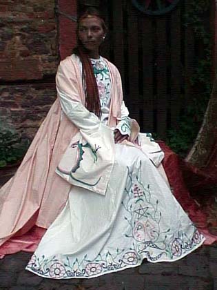 Kleid Darstellung Hohepriesterin
